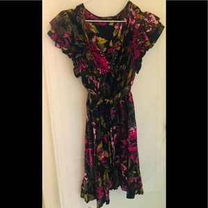 *Betsey Johnson* Great condition! Floral, ruffle dress! Size Large.